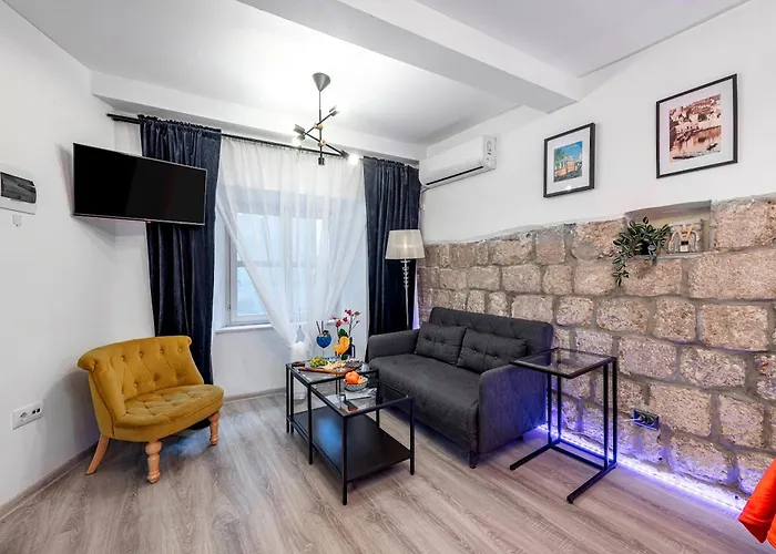 Apartamento Aurora 2 *